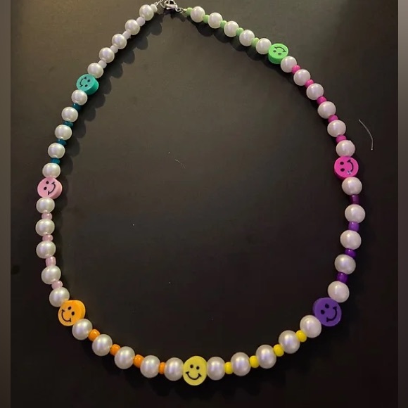 Multi colored smiley face choker - Picture 2 of 2
